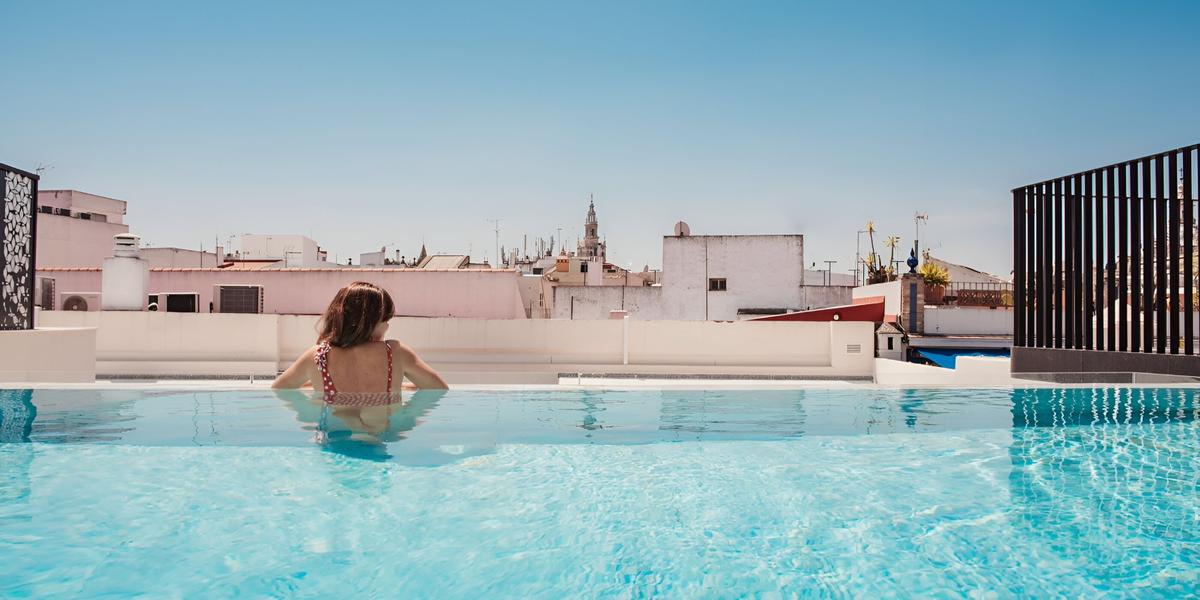 Pool with sun deck Vincci Selección Unuk 5* GL Seville Pool with sun deck Vincci Selección Unuk 5* GL Seville